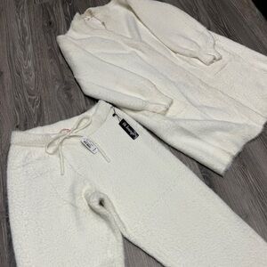 Beautiful Cozy White Lounge Set